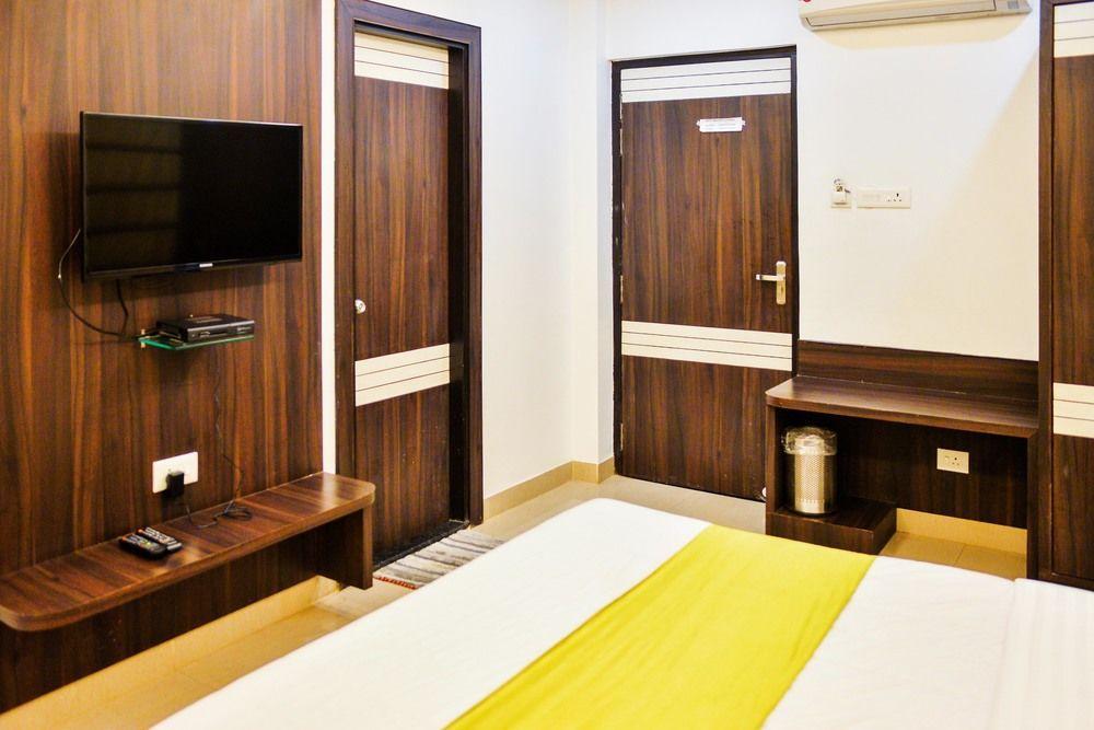 Hotel Janki International By Keymagics Варанасі Екстер'єр фото