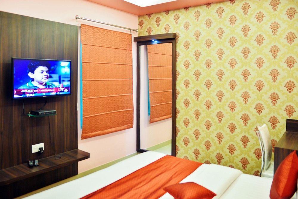 Hotel Janki International By Keymagics Варанасі Екстер'єр фото