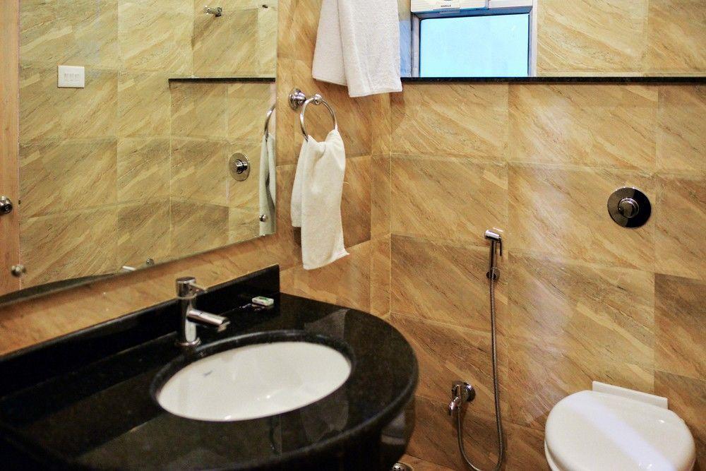 Hotel Janki International By Keymagics Варанасі Екстер'єр фото