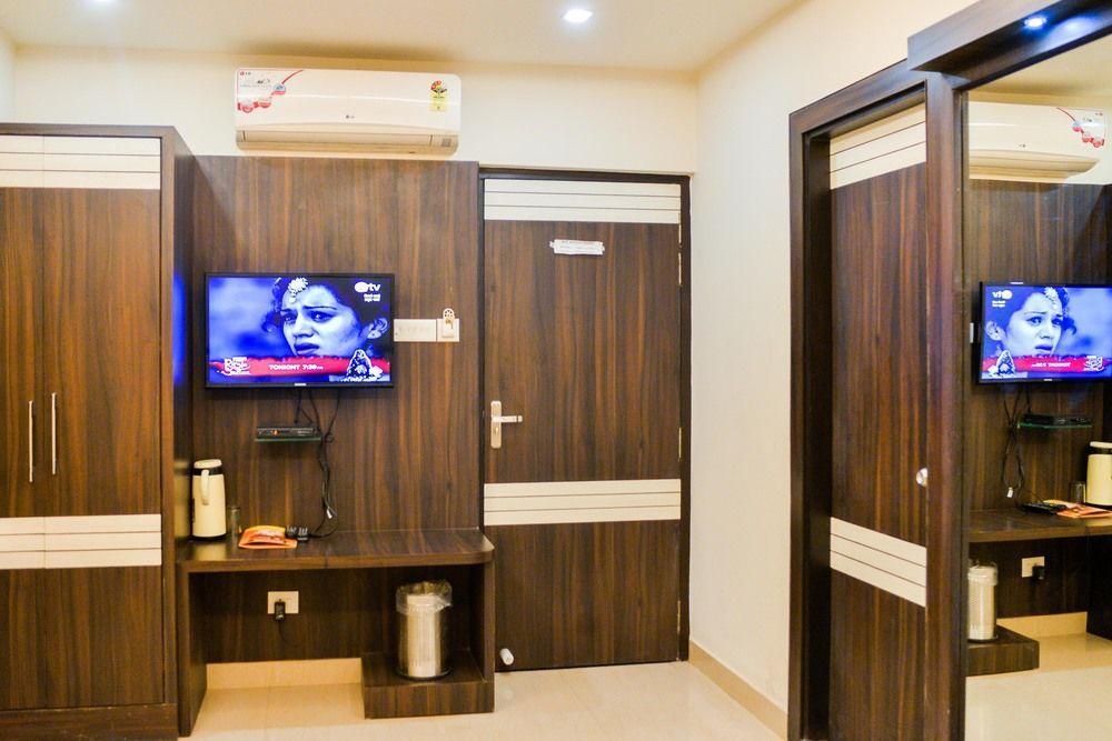 Hotel Janki International By Keymagics Варанасі Екстер'єр фото
