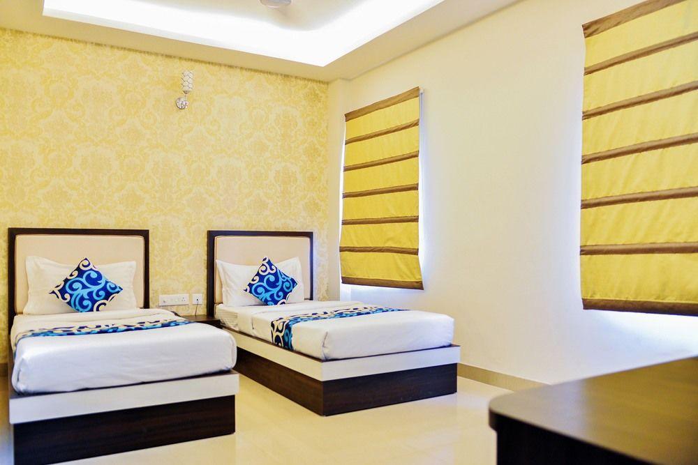 Hotel Janki International By Keymagics Варанасі Екстер'єр фото