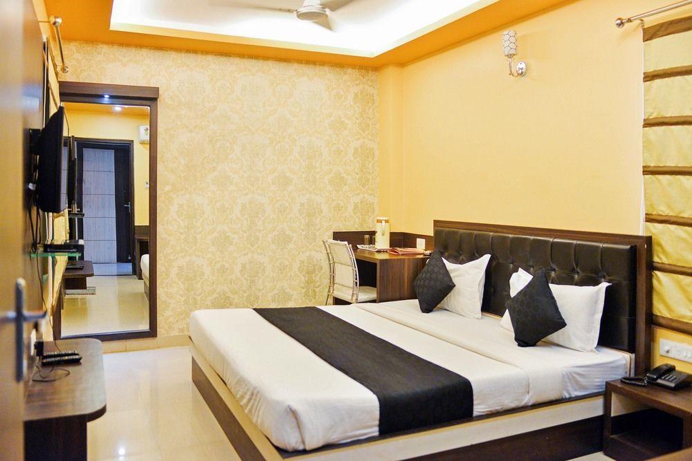 Hotel Janki International By Keymagics Варанасі Екстер'єр фото