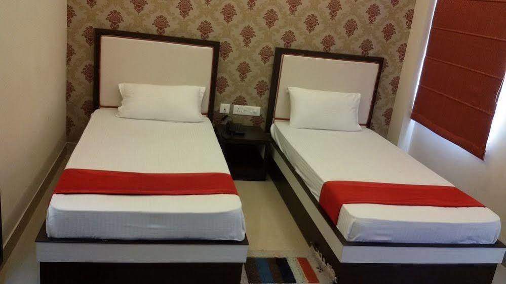 Hotel Janki International By Keymagics Варанасі Екстер'єр фото